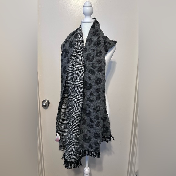 Scarf - Picture 3 of 3